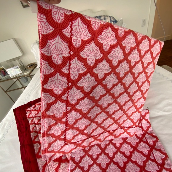 Roberta Roller Rabbit JeminaTwin Size Coverlet and 2 matching Euro Sham Covers - Picture 5 of 7